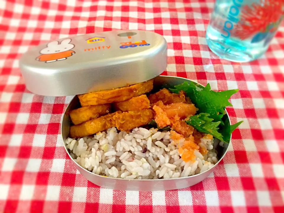 2分弁当。あえて夏に、シソ明太ご飯。保冷剤は忘れずに！|mikaさん