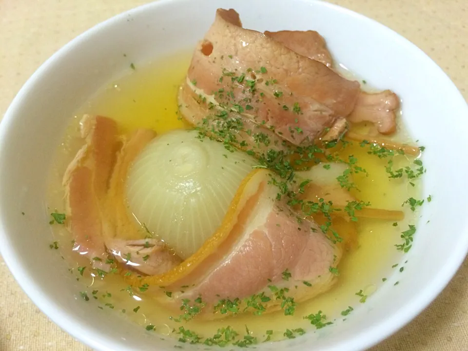ミニ新玉ねぎぐるっとベーコン包み♪コンソメ煮込み|Hiropanさん