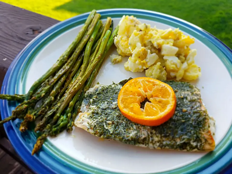 Orange and dill salmon with roasted asparagus and potatoes olivier|Casey Murrellさん