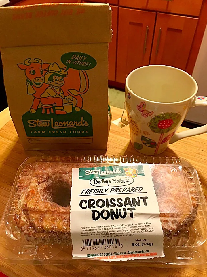 Breakfast😍 croissant donut🍩 & Hawaiian coconut coffee☕️|🌺IAnneさん