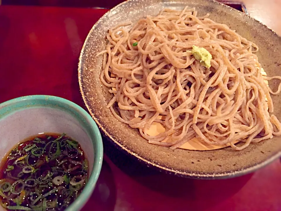 Snapdishの料理写真:麺は細いが私は細くない😱けふの麺は越前盛り蕎麦どす。おろしぶっ掛け蕎麦にしようかと迷ったが、蕎麦湯が私の心を鷲掴みにしたので盛り蕎麦どす。|にゃあ（芸名）さん