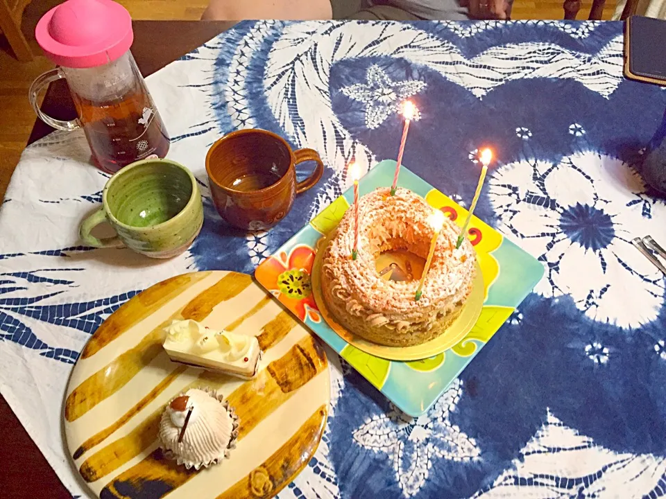 Snapdishの料理写真:ジャックのケーキでお祝いしてくれた〜(pq´∀｀*)ＨДРРЧ ♪|さくたえさん