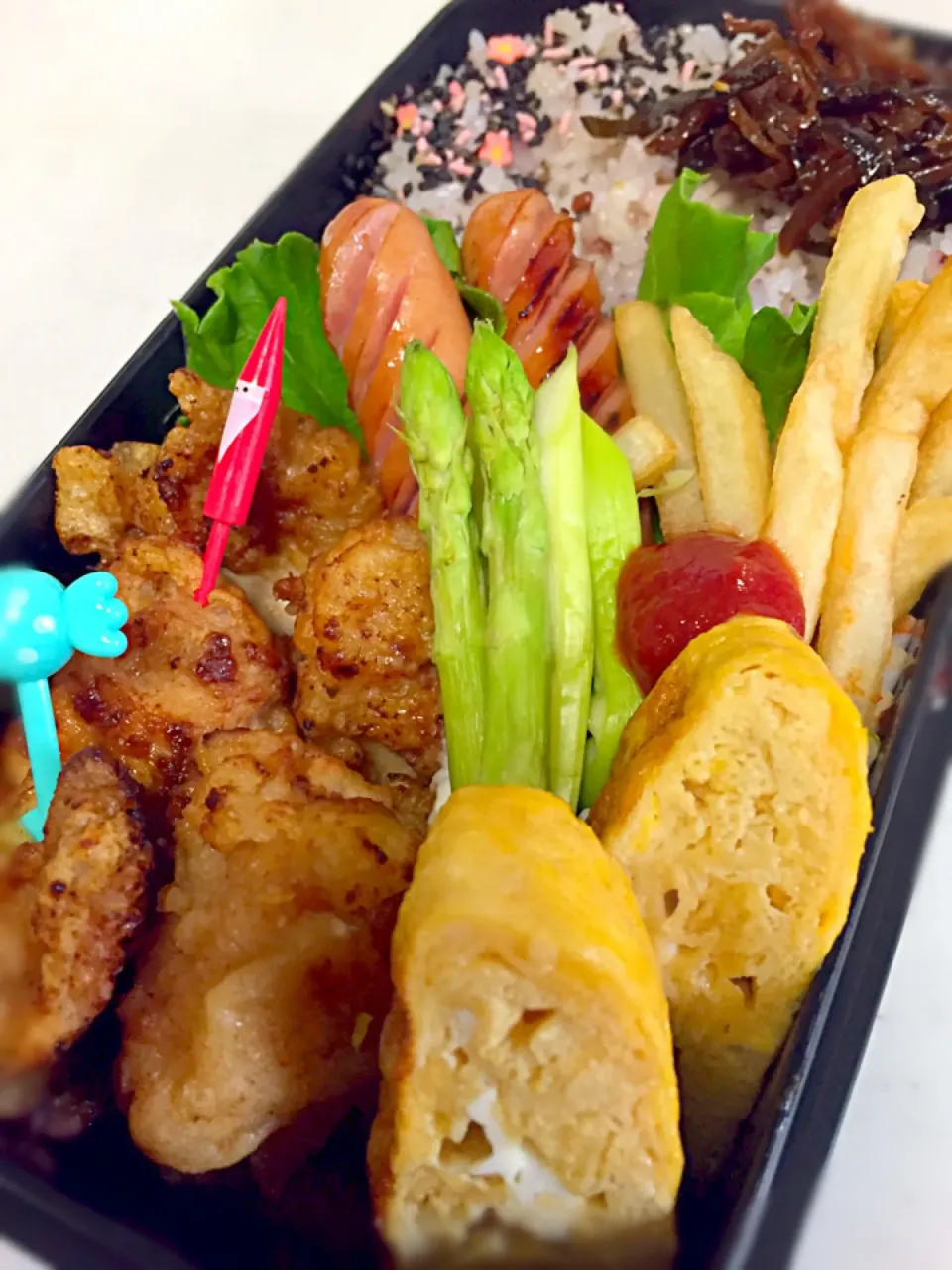 Snapdishの料理写真:今日の旦那弁当〜❤️今日は唐揚げ弁当🍱十六穀米で少しでもヘルシーに✨|hst117さん