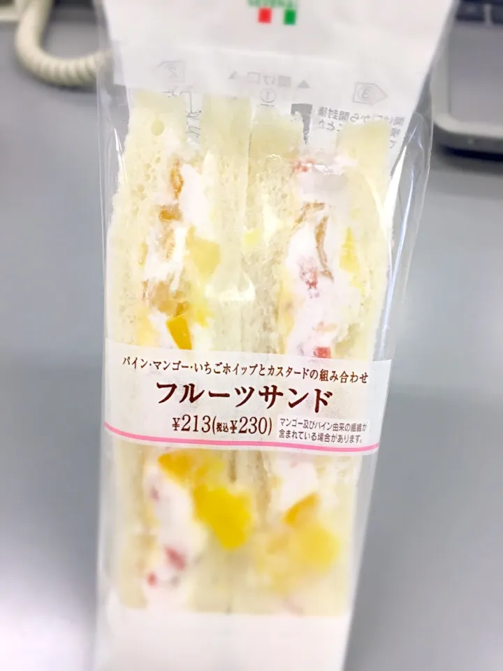 Snapdishの料理写真:フルーツサンド|yumikoさん