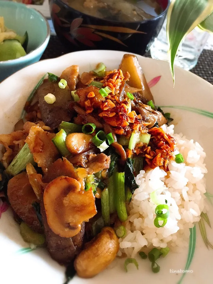 根菜煮物からのー、
材料追加して炒め丼ぶりにしました〜！|Tina Tomoko😋さん