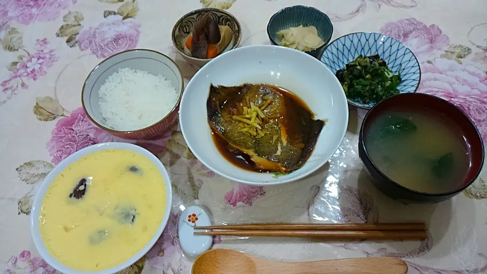 鰈の煮つけ😉茶碗蒸し😊🍆と大葉の浅漬け😄煮しめ😆大根の昆布漬け|たえさん