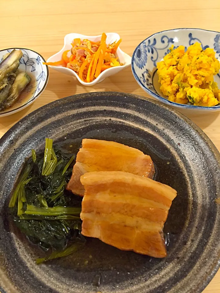 Snapdishの料理写真:豚の角煮🍀茄子の生姜醤油和え🍀人参しりしり🍀かぼちゃサラダ|mochaさん