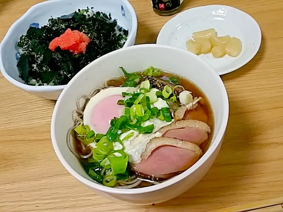 japanese noodle soba topped with wild duck pastrami♪ パストラミ鴨そば　 #wildduck #hot noodles #noodle lovers|nene_rozieさん