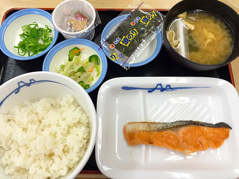 Snapdishの料理写真:紅鮭定食|T. Wonderさん