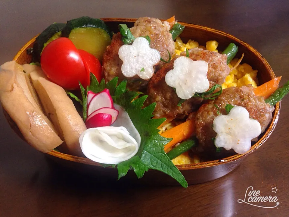 Snapdishの料理写真:今日の私のお弁当🎵 いいだし、いい鰹節。ヤマキさんの料理 Wおろしの豚つくね揚げ♪( ´▽｀)|とんちんさん