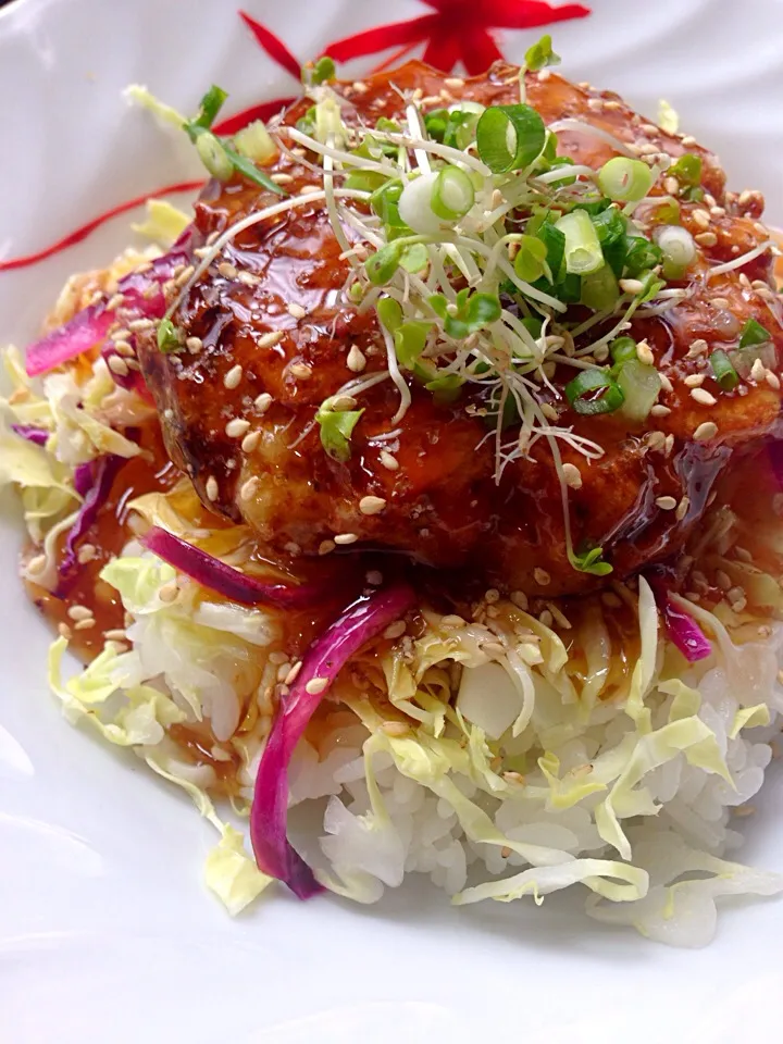 ベジミートと野菜たっぷりナゲットのスイートチリあんかけ丼♪|ちーちさん