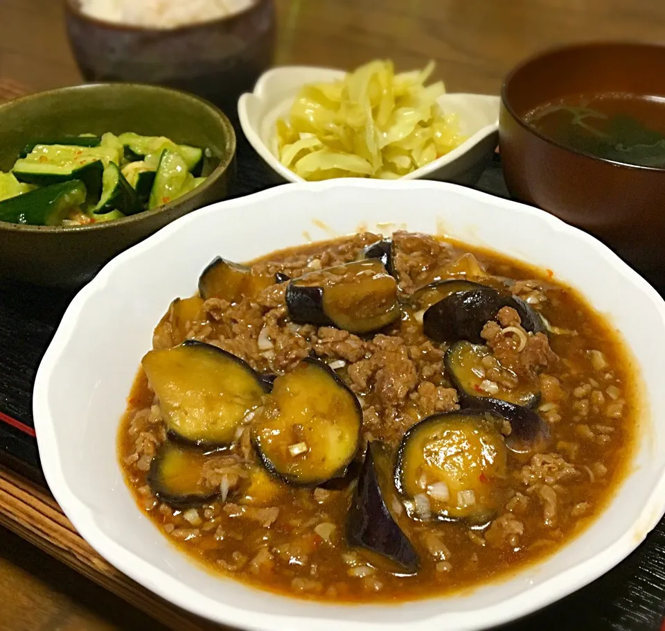 晩ごはん  麻婆茄子 たたききゅうり ザワークラウト ワカメスープ 麦飯|ぽんたさん