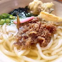 Snapdishの料理写真:肉うどん w/サービスのナス天ぷら|naoko shimoshimbaraさん