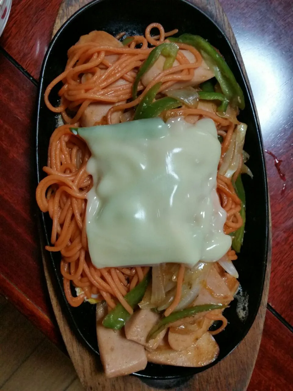 今日の昼食
魚肉ソーセージスパゲティーナポリタンとろけるチーズのせ☺♪|Morito Kamiyaさん