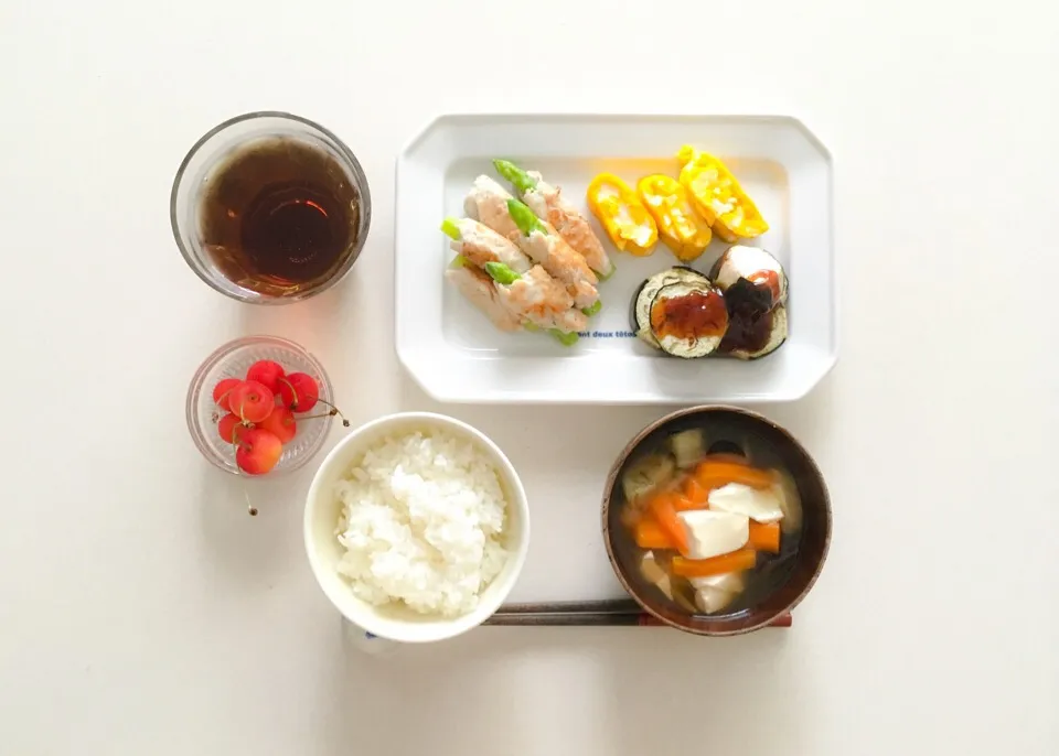 Snapdishの料理写真:アスパラつくねのお昼ごはん|みっちぃさん