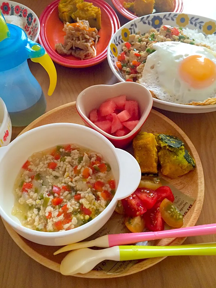 離乳食後期
〜7/1昼食〜
☆ガパオライス取り分け中華風あんかけ
☆赤と黄色のプチトマト
☆かぼちゃ煮物
☆スイカ
(大人は＋切り干し大根煮物)|airi-nさん