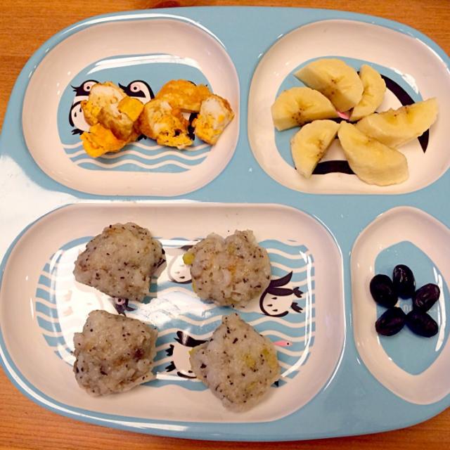 6月30日の離乳食朝ごはんおにぎり 軟飯 さつまいも 黒すりごま 塩ひとつまみ卵焼き バナナ 黒豆参考レシピ Sanjiさんの料理 離乳食後期軟飯おにぎり Sanji Snapdish スナップディッシュ Id 9dsgna