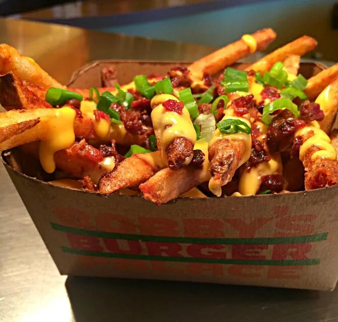 Snapdishの料理写真:Bacon cheese fries - Bobby Flay|Tezu Ropezuさん