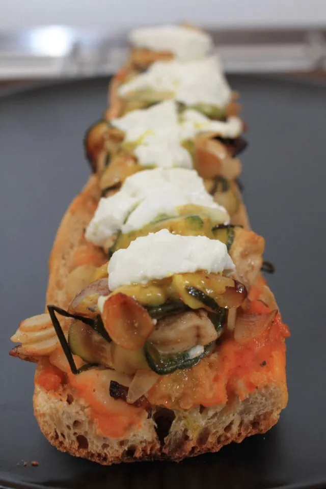 Snapdishの料理写真:My Tartine Feeling, Chicken, Zucchini, Tomatoes, Goat Cheese, almonds, Curry Salsa and Olive Oil.|PHILIPPEさん