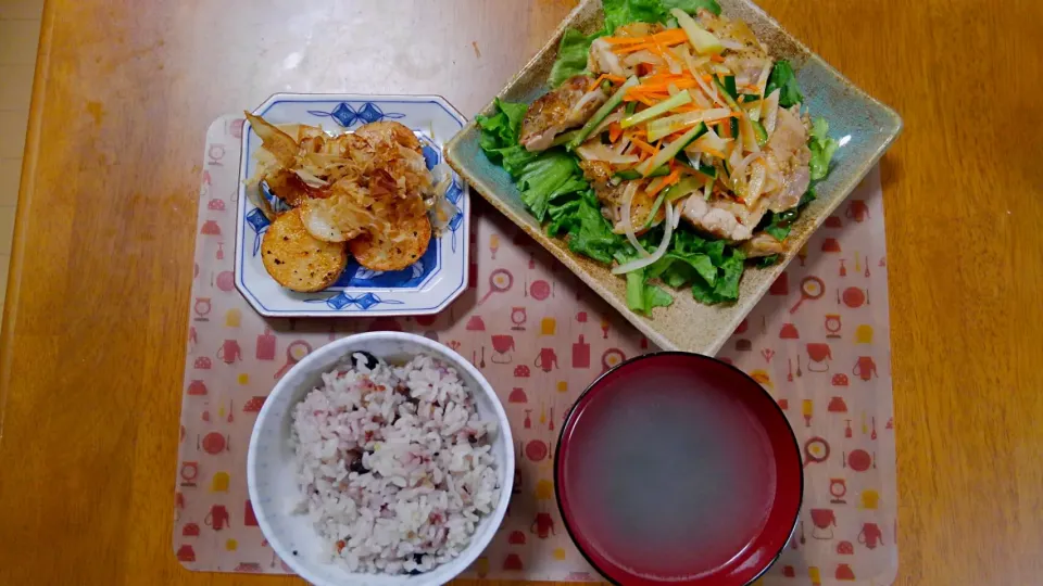 Snapdishの料理写真:６月２８日　鶏の甘酢サラダ　山芋ステーキ　わかめスープ|いもこ。さん