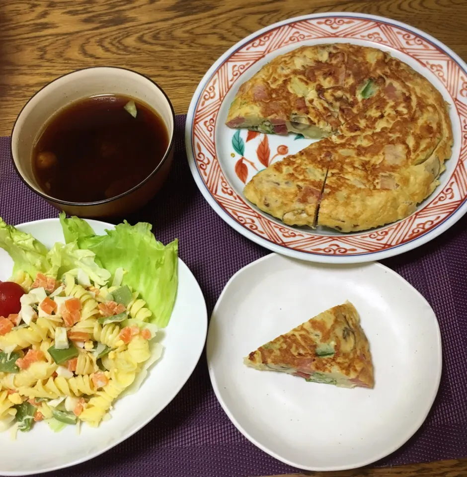 キャベツとなめこのお味噌汁・スパニッシュオムレツ・モロッコインゲンとくるくるパスタのサラダ|美也子さん