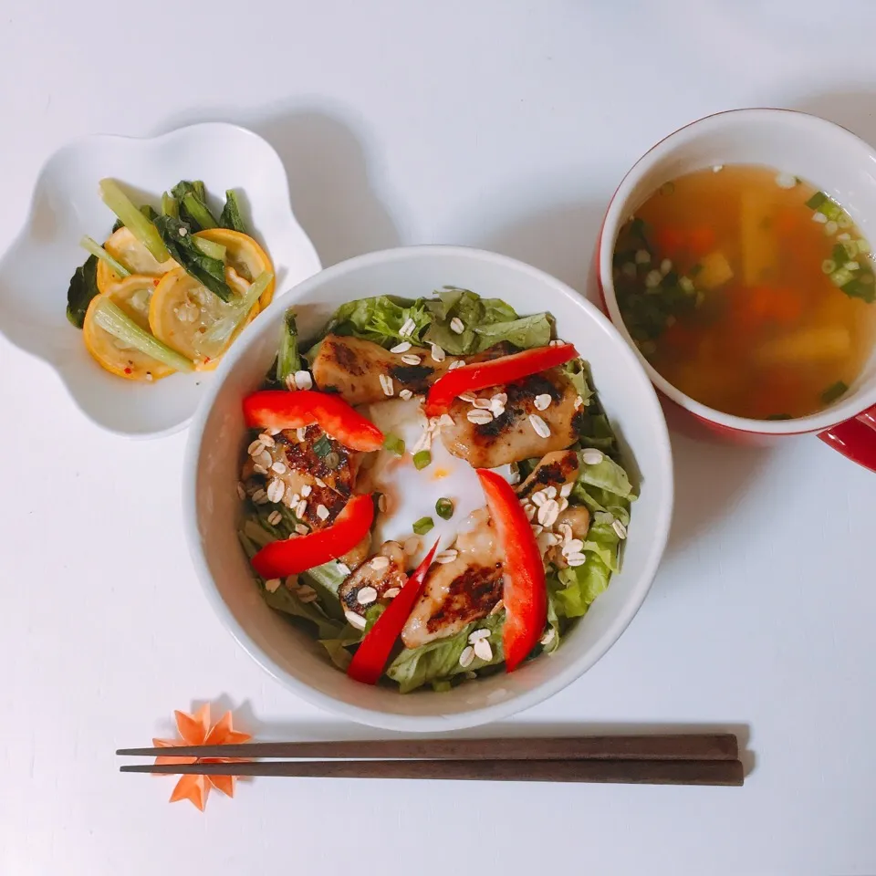 野菜たっぷり焼き鳥丼♡生姜のスープ|saaaasanさん