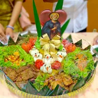 Snapdishの料理写真:tumpeng ultah Gereja St. Petrus Katedral|Francisca Nungki Triandariさん