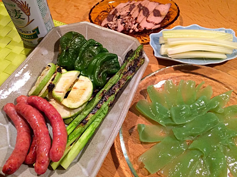 Snapdishの料理写真:焼きや〜さ〜い〜
  笑いや〜さ〜い〜 ♪
奥に見えるは『なまり節』

ありがとう20,000もぐもぐ *\(^o^)/*
ありがとうございます〜|doc3387さん