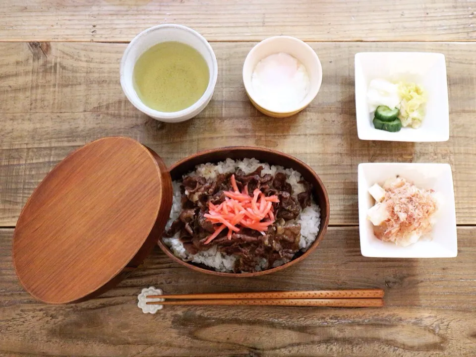 牛丼
温玉
長芋の梅おかかサラダ
お漬物|aoさん