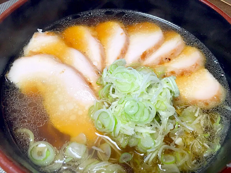 自分賄い飯
鶏ガラスープ
パイナップルダレで漬けた
胸肉チャーシュー麺|ちゅら夏さん