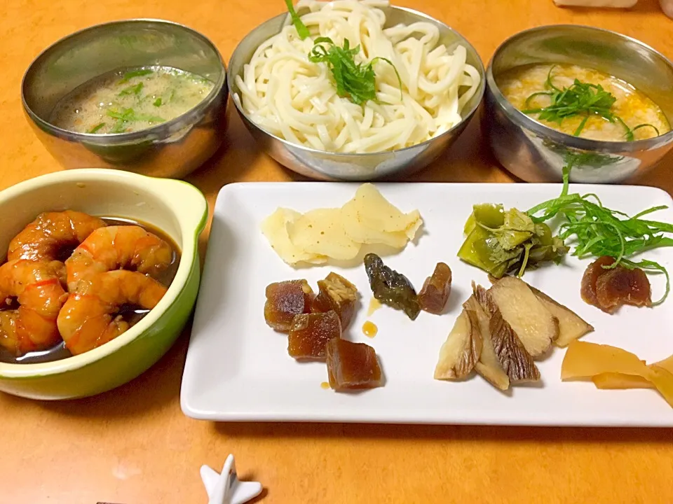 朝御飯、とろろ納豆うどんエビとお漬け物|まる丸 kichenさん