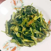 Stir-fried water spinach(plain)
Cook by my mom
#vegan #vegetarian #instafood #foodgram #vegangirl #homemade #homemadevegan #asianfood #asiantraditionalfood #bur|Yadanar Winさん