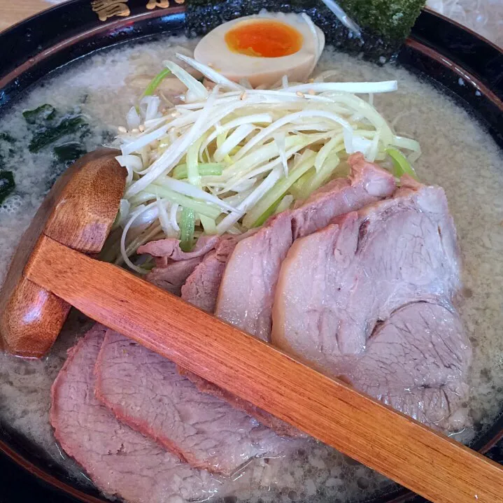 Snapdishの料理写真:青木亭
ネギチャーシュー麺|tomoさん