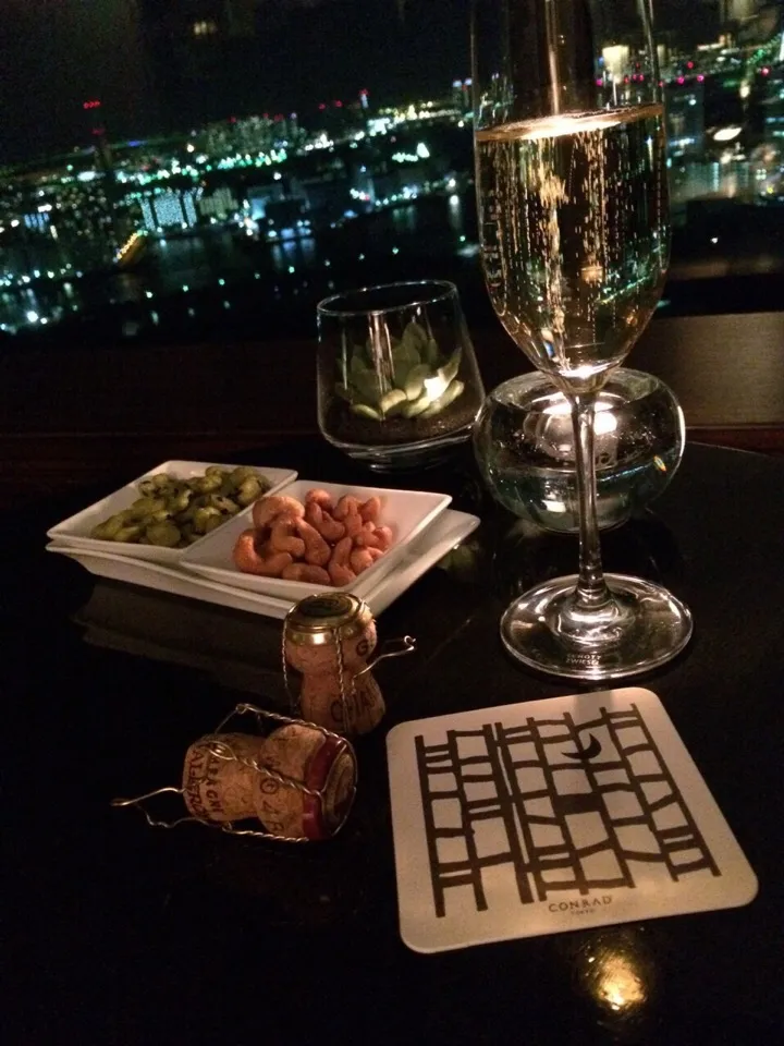 Cheers🍾✨
先日のchampagne✨

  #Cheers
#perrierjouet #BollingerSpecialCuvee
#nightview #champagne #champagnetime #カツカツ倶楽部👠✨ #lin_stagrammer|chieさん