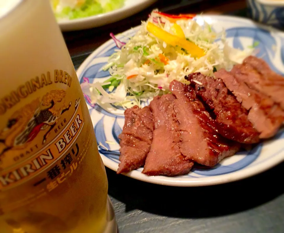 Snapdishの料理写真:たんとと和くら／伏見桃山

とろ牛タン定食＆昼間からBEER|Hiro Yanさん