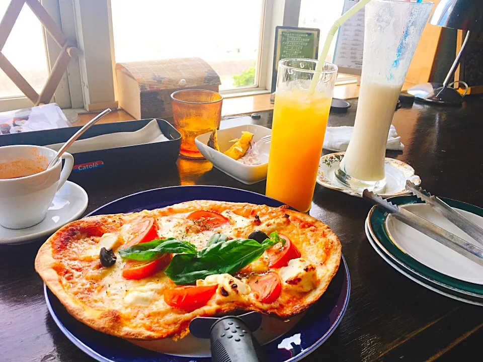 クリームチーズとトマトのピザランチ at Chanty 🍽❤️|杉本 未夢さん