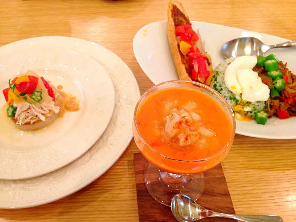 大根ステーキ  と鶏肉と重ね煮、ドライカレー、アンチョビバタートースト、桃のガスパチョ|プリュパリスさん