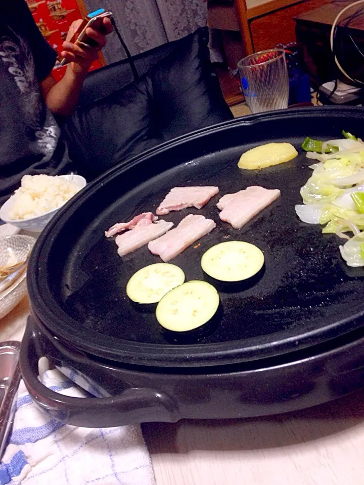 お疲れ様豚バラで焼き肉＆オニオンサラダ|あやにん食堂さん