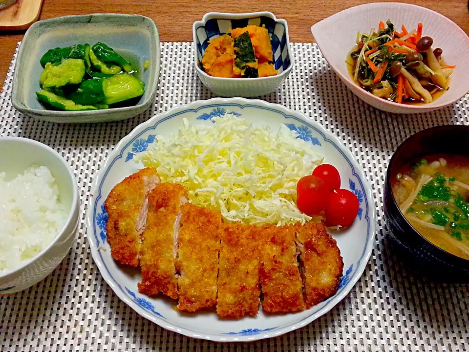 土曜日の晩ごはん☆とんかつ定食|なべちゃんさん