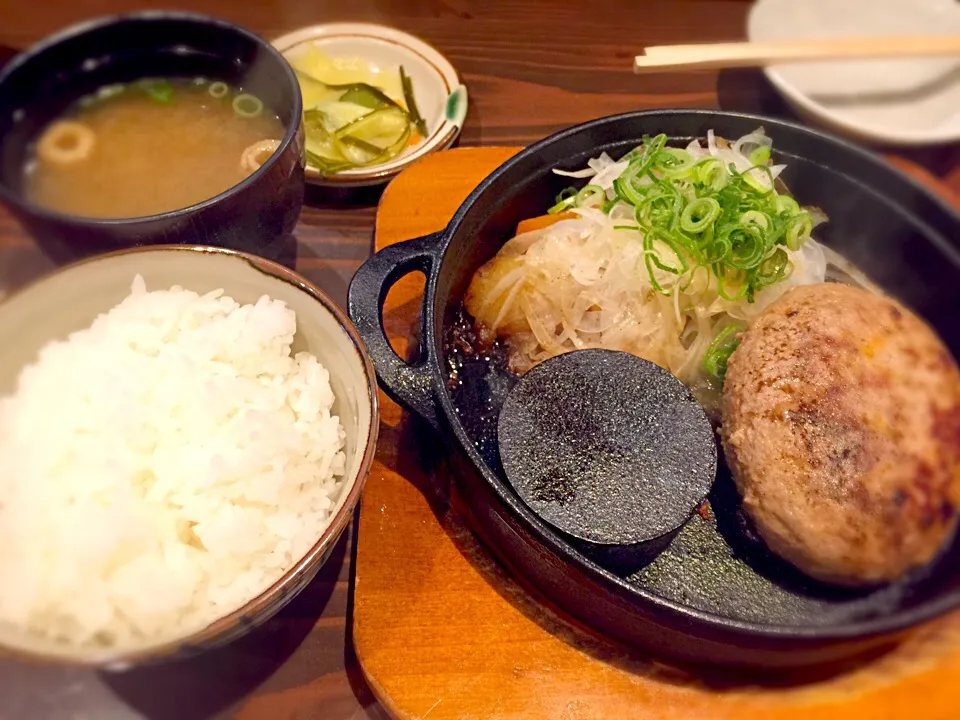 神戸牛の手ごねハンバーグ|チカさん