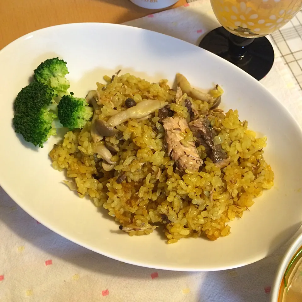 鯖水煮缶のカレーピラフ😊|こずこずさん