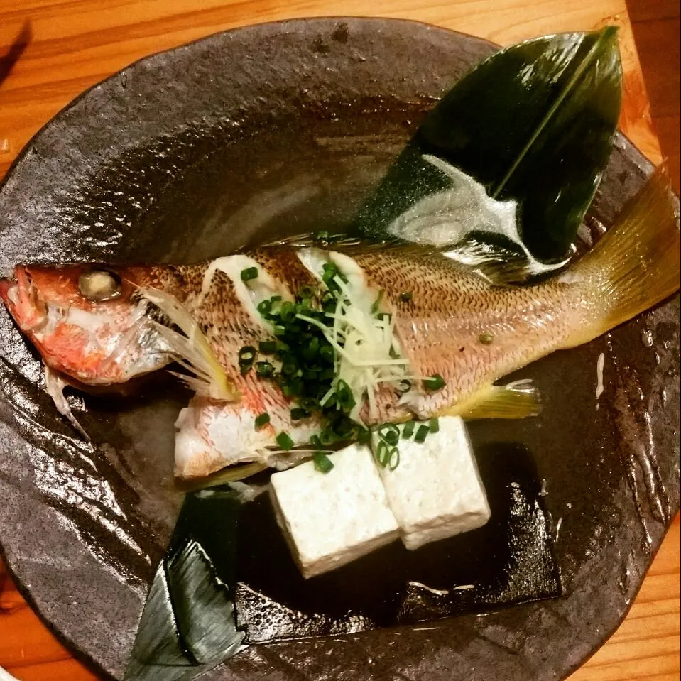 沖縄料理のマース煮☺💕マースとは塩のことなんだって💡魚の塩煮って事なんですね。
ダシがきいてて美味しかった～✨
島豆腐も最高です！|Kashimanakitchenさん