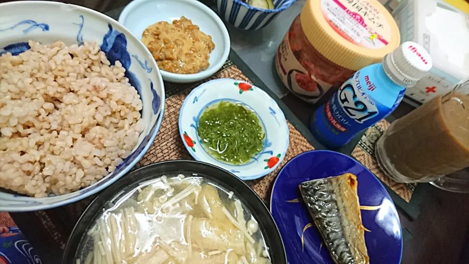 めかぶ&納豆&塩鯖塩焼き&えのきの味噌汁|まぐろさん