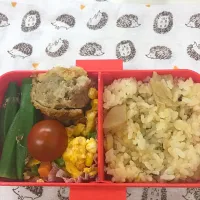 Snapdishの料理写真:2016.7.3  本日のお弁当は タケノコと大豆の炊き込みご飯 メンチカツ スクランブルエッグ オクラ|くぅさん