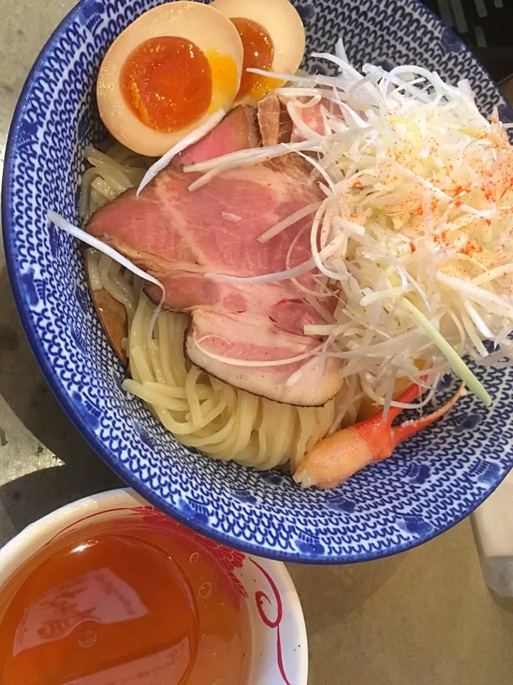 Snapdishの料理写真:すっごいズワイ蟹の冷やしつけ麺|猫舌ロビンさん