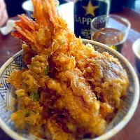 Snapdishの料理写真:海老天丼 土手の伊勢屋|りょうさくさん