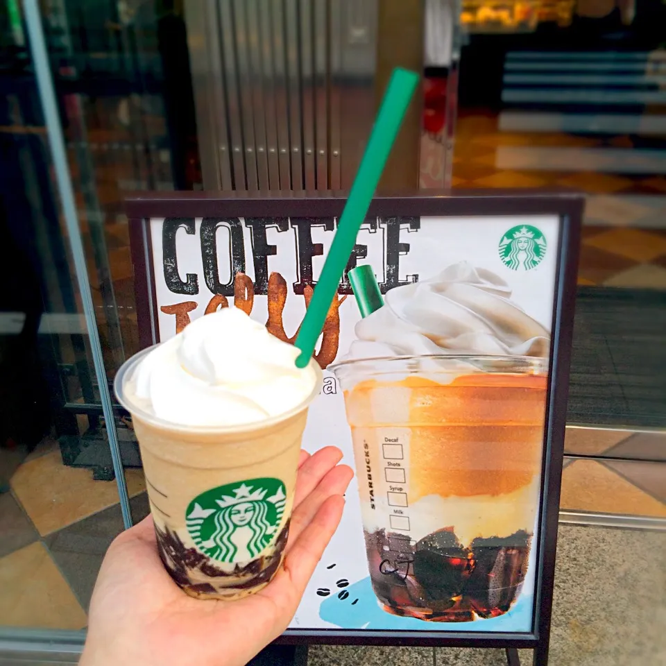 Snapdishの料理写真:スタバのコーヒージェリー&クリーミーバニラフラペチーノ😋|ジヌ美さん