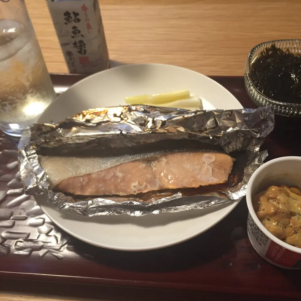 Snapdishの料理写真:鮭の塩麹柚庵焼 セロリピクルス  クロメ酢の物|ぱちねぇさん