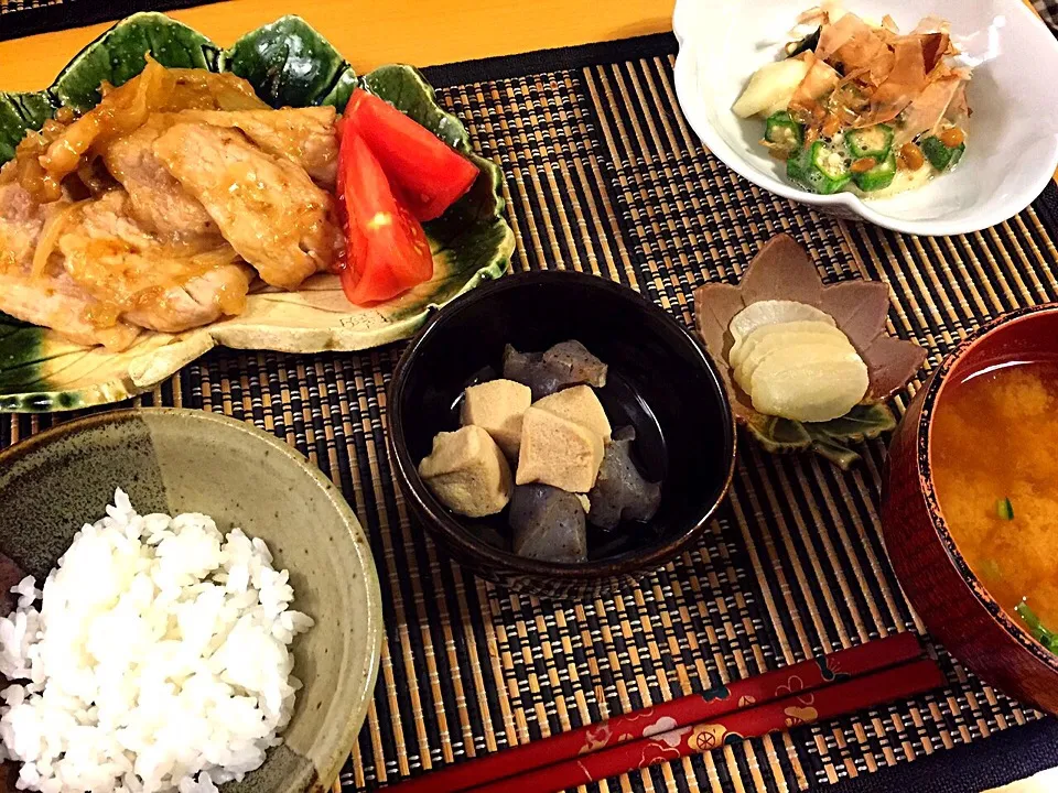 ・ごはん
・かぼちゃとネギのお味噌汁
・たくわん
・高野豆腐とちぎりこんにゃくの煮物
・ねばねばサラダ(オクラ、長芋、納豆、ワカメ)
・豚の生姜焼き|荒井 理子さん