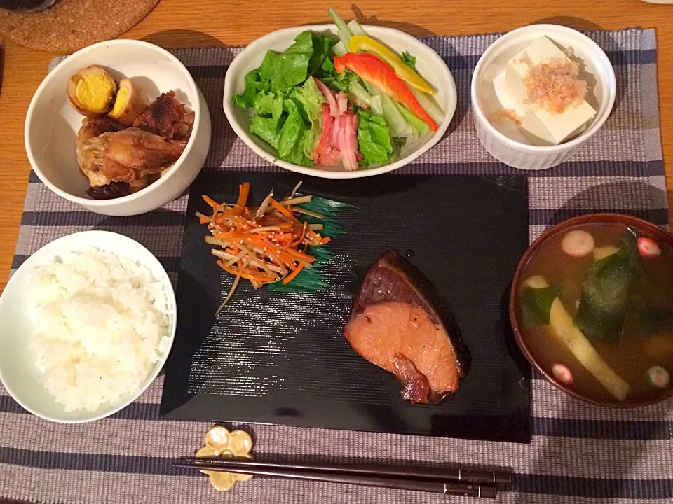 7月3日の夕食✴︎手羽元のさっぱり煮とブリ照りのダブルメインごはん。|mikomikoさん